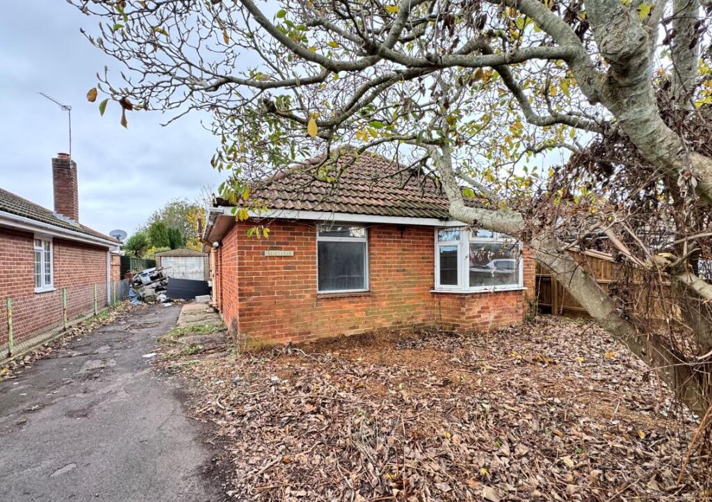 32 Waltons Avenue, Holbury, Southampton, Hampshire, SO45 2LU