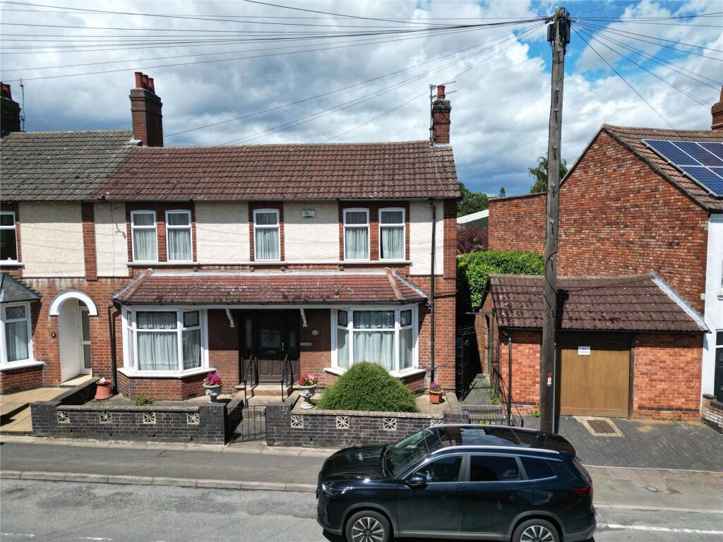Station Road, Burton Latimer, Northants, NN15