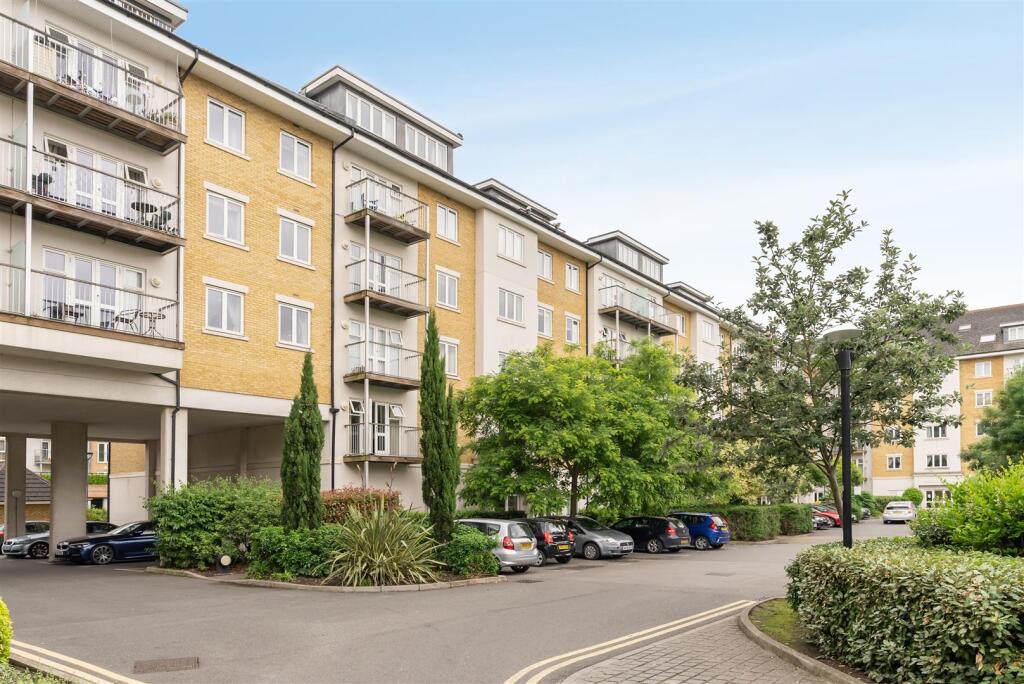 34 Park Lodge Avenue, West Drayton