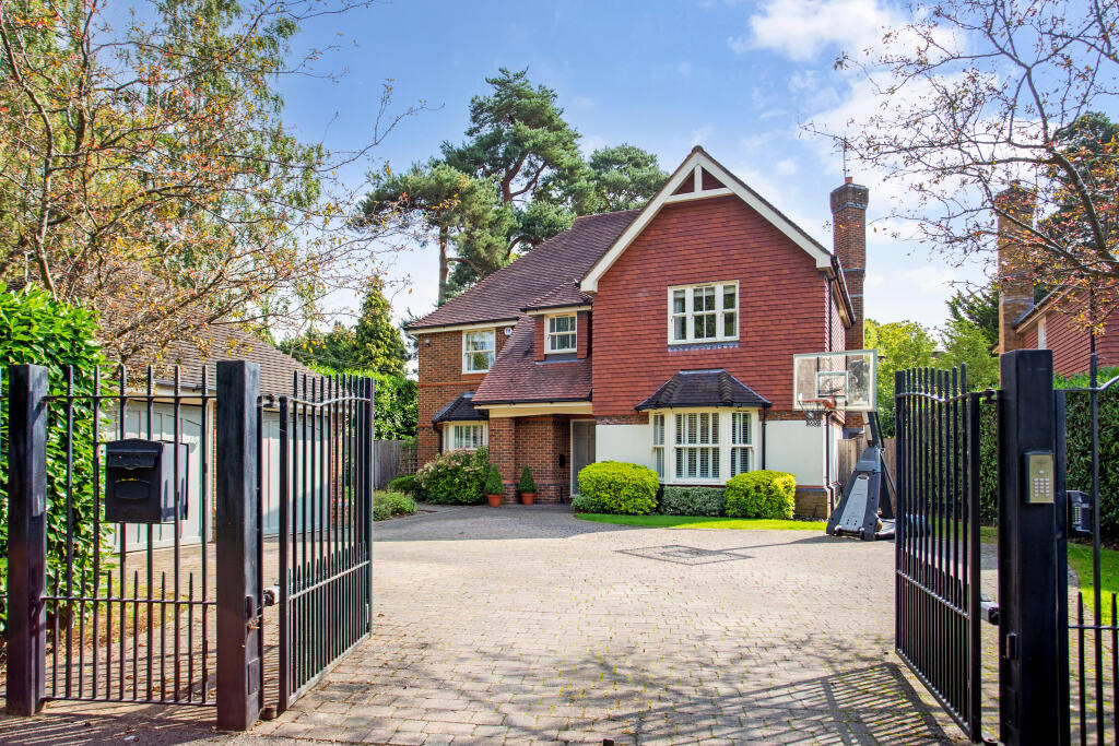 Sandringham Park, Cobham, Surrey, KT11