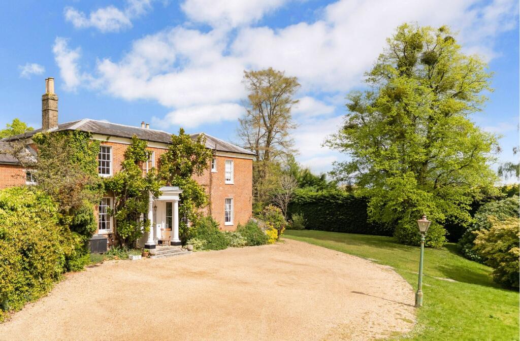 Middle Hill, Englefield Green, TW20