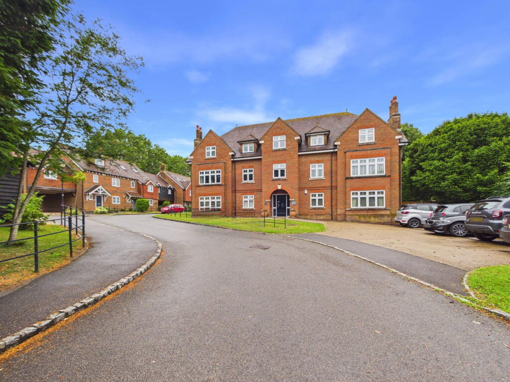 White House Place, Worthing, BN13 2PF