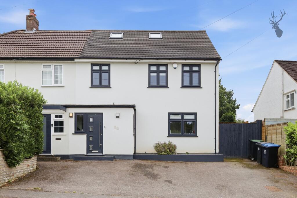 Graylands, Theydon Bois, CM16