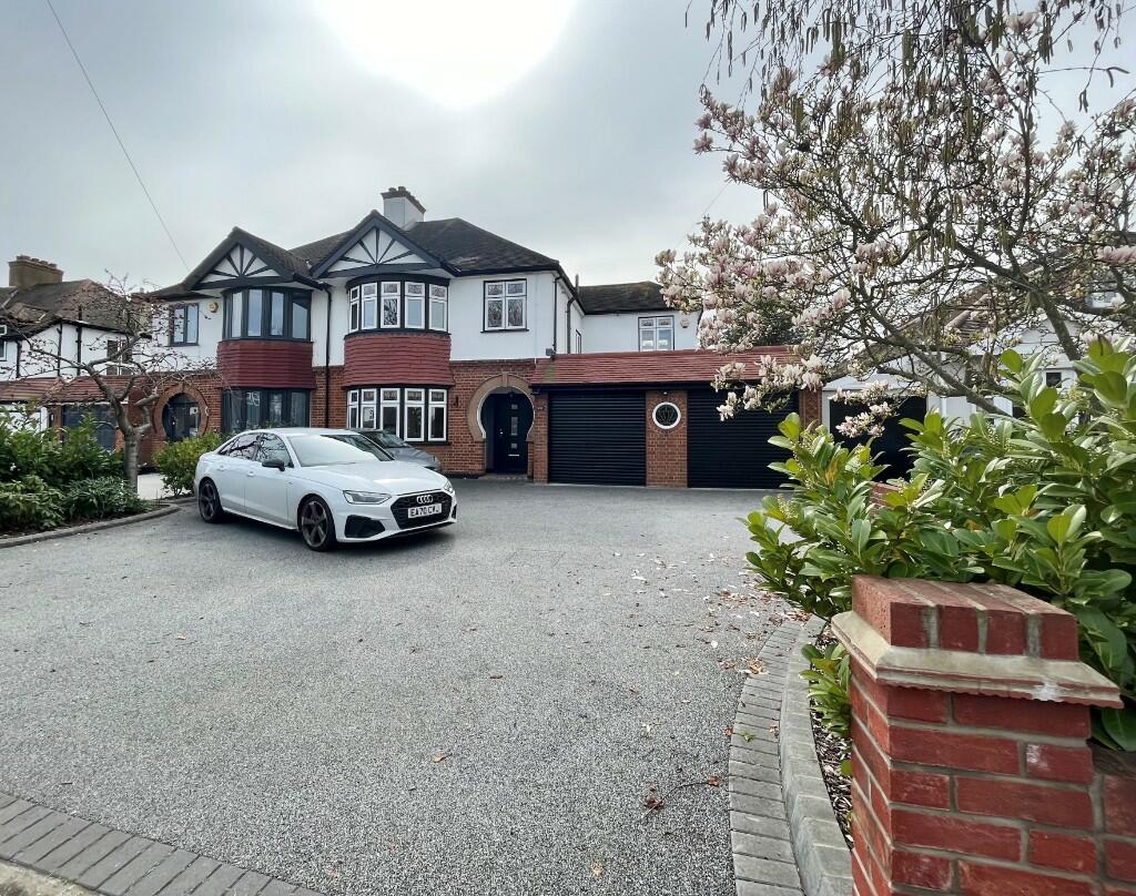 Pettits Lane, Marshalls Park, Romford, RM1