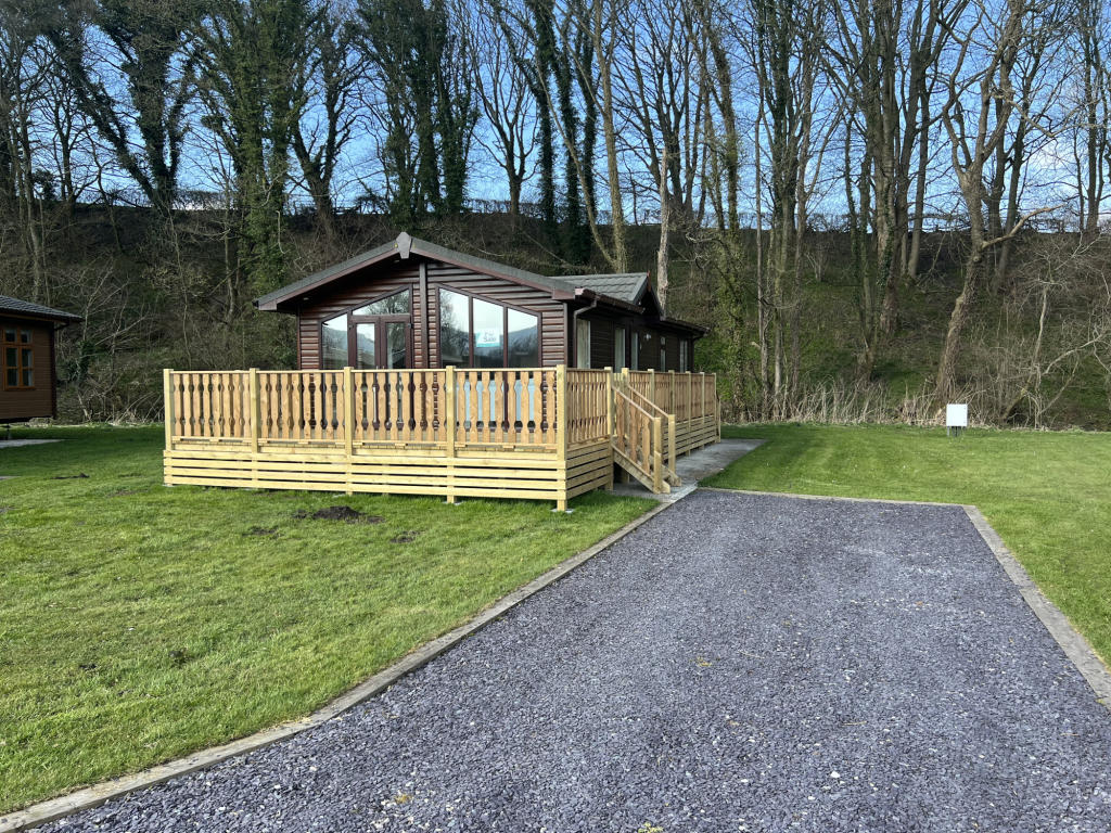 Bowland Lakes Leisure Village, Cleveley Bridge Bank Lane, Forton, Lancashire, PR1 3BY
