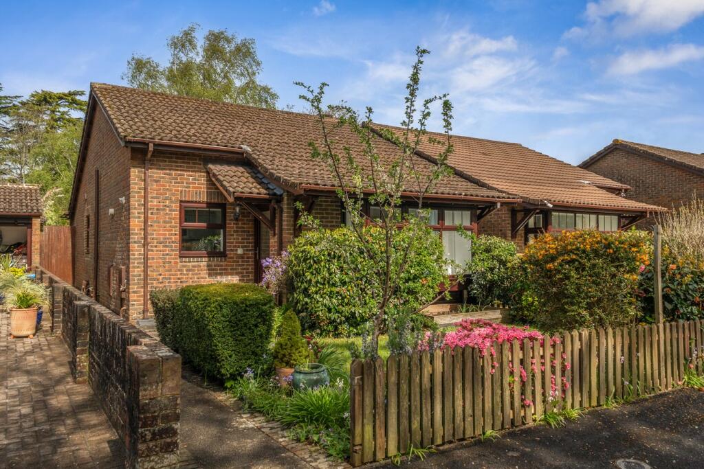 Woodley Gardens, Lymington, SO41