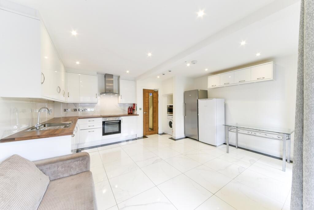 Lancaster Drive, Canary Wharf, London, E14