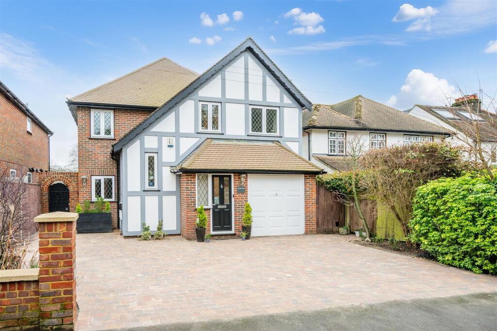 Sandlands Road, Walton on the Hill