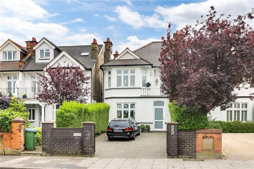 Lonsdale Road, Barnes