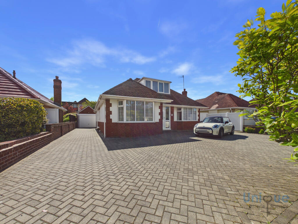 St. Thomas Road,  Lytham St. Annes, FY8