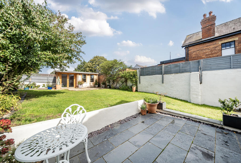Hucclecote Road, Gloucester, Gloucestershire, GL3