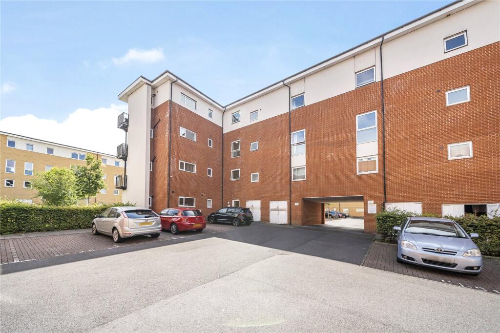 Drake Way, Reading, Berkshire