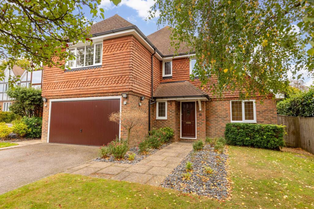 Maynard Close, Copthorne, RH10