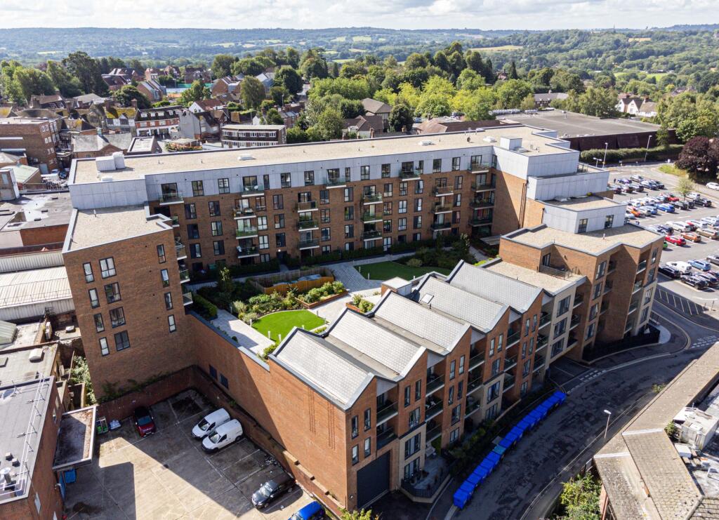 Queens Road, Elizabeth Place, RH19