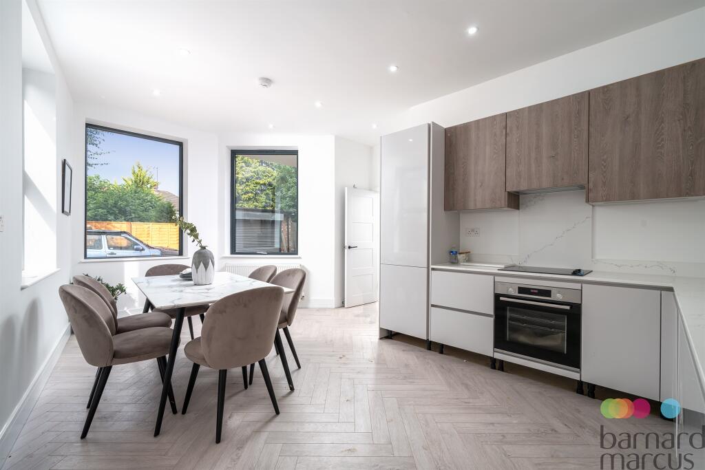 Powys Mews, Palmers Green, London, N13